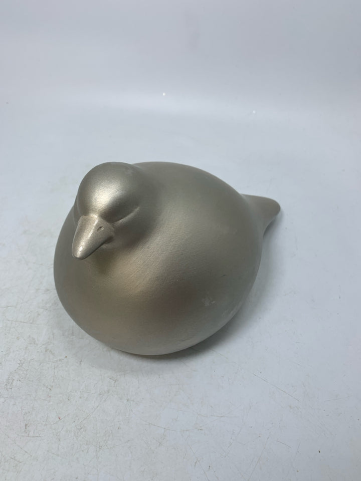 CERAMIC SITTING WIDE BIRD.