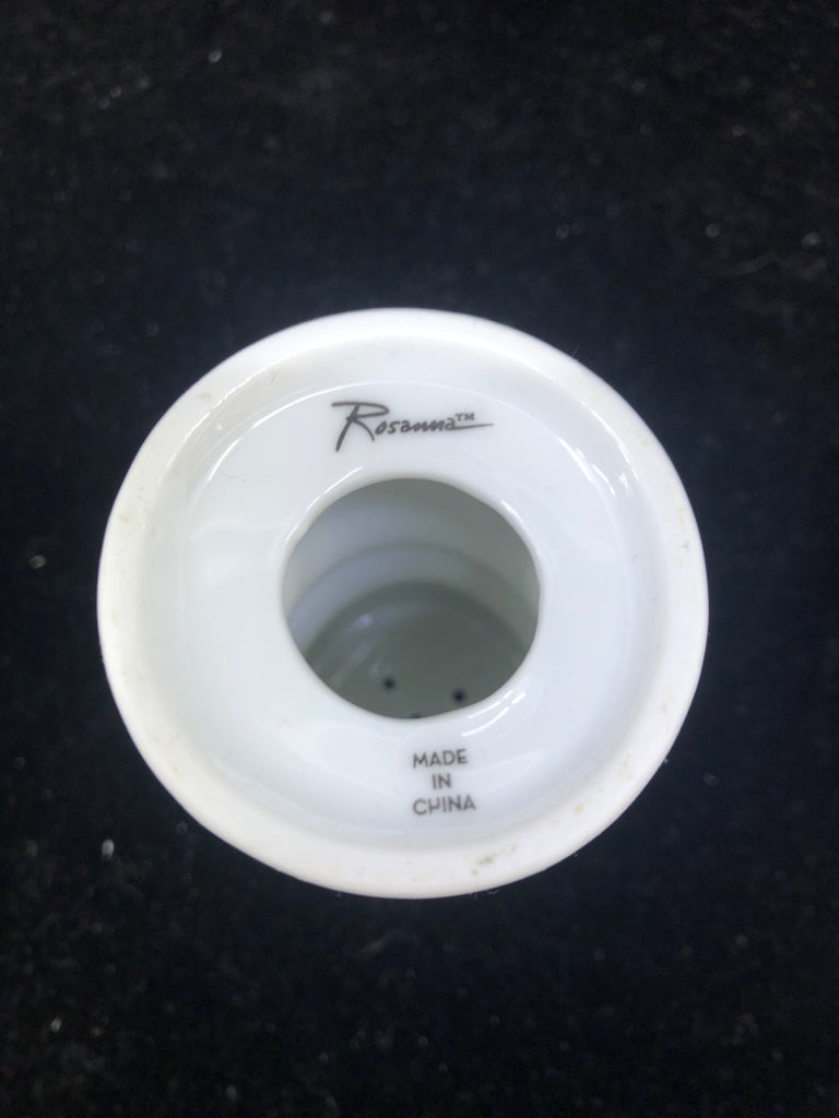 WHITE RIBBED S/P SHAKERS.