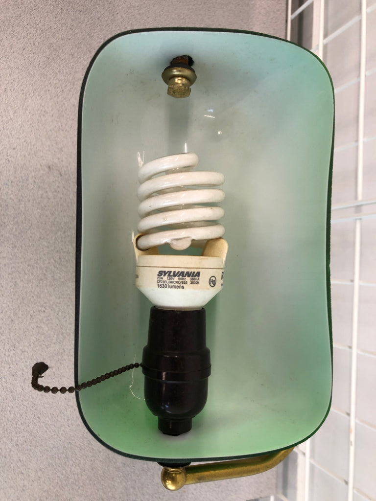 GOLD BANKERS DESK LAMP W/GREEN GLASS SHADE.