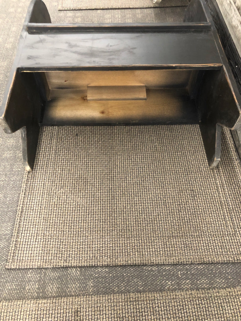 RUSTIC BLACK WOOD BENCH.