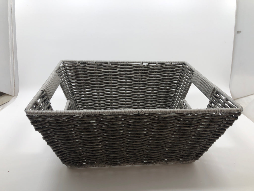 RECTANGLE GRAY WOVEN BASKET W/ HANDLES.