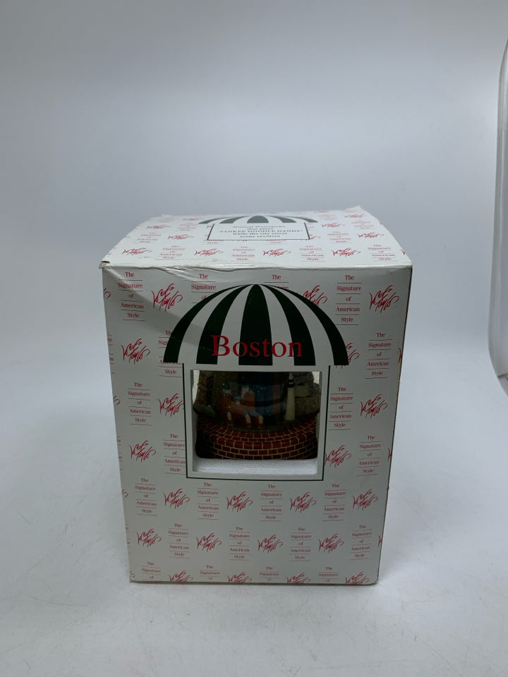 NIB LORD AND TAYLOR BOSTON MUSICAL SNOW GLOBE.