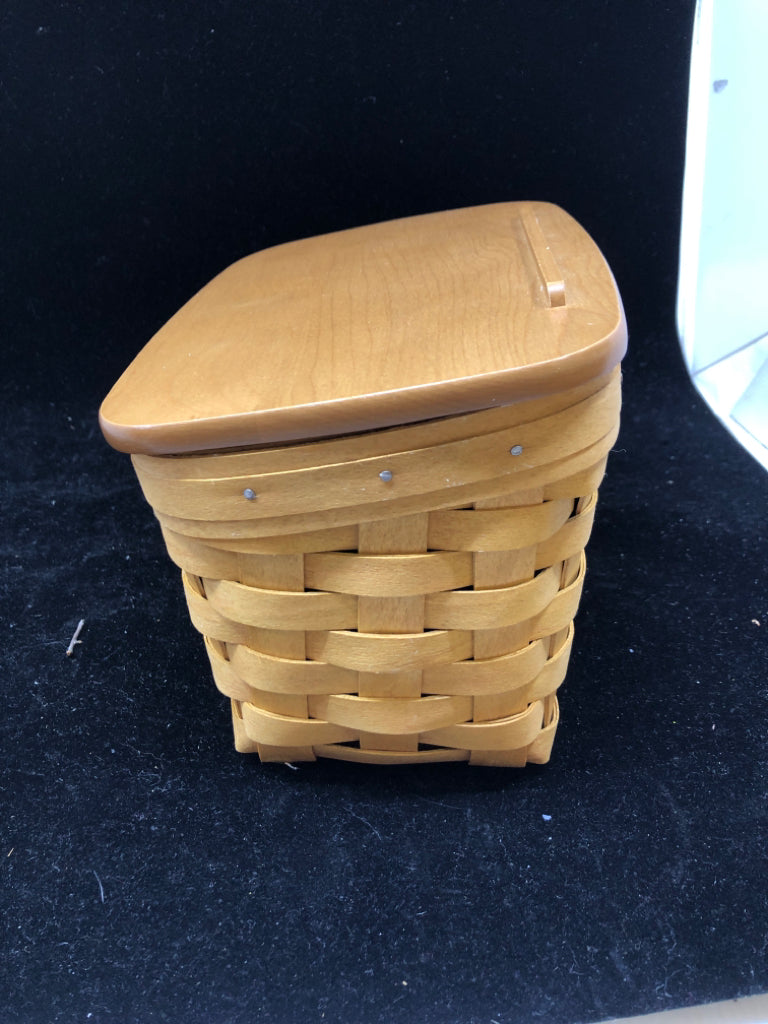 2003 BASKET W WOOD TOP AND PLASTIC LINER.