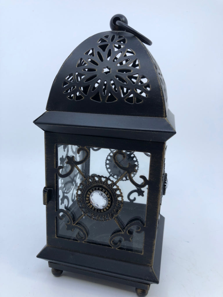 SMALL LANTERN W/ GLASS PANES JEWELS IN MIDDLE PIERCED TOP.