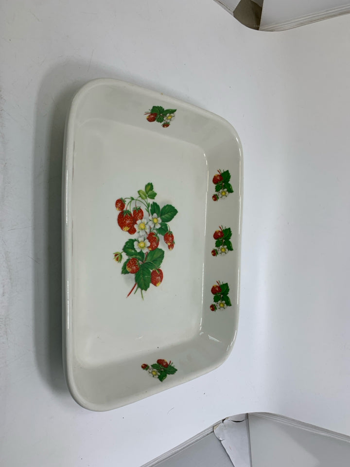 VTG WHITE RECTANGLE CASSEROLE DISH W/ STRAWBERRIES.
