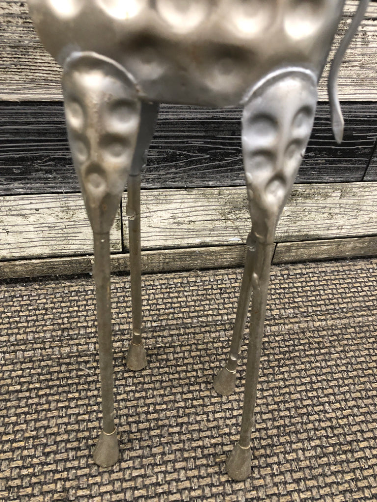 LONG-LEGGED METAL GIRAFFE FIGURINE.