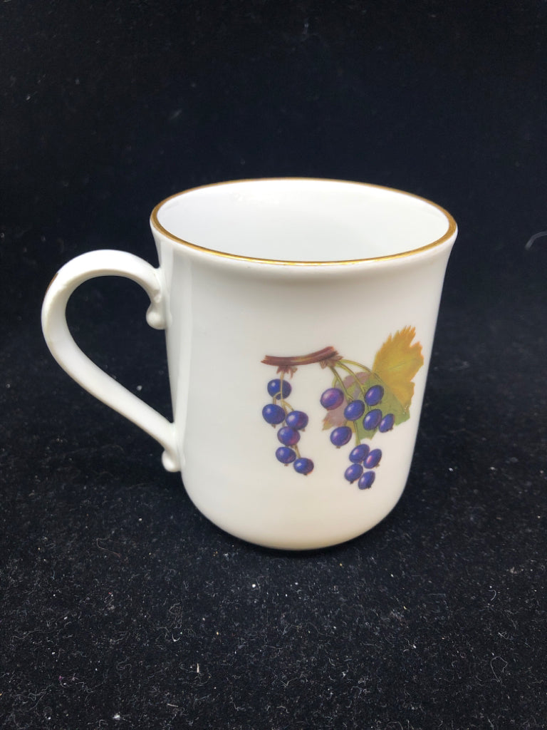 4 ORANGE AND GRAPES EVESHAM MUGS.