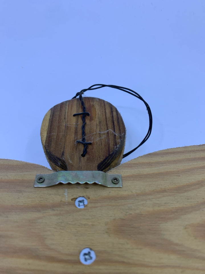 RUSTIC BLUE WOOD ANGEL W/ HEART&WIRE WALL HANGING.