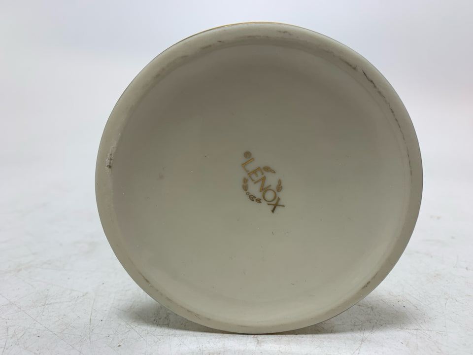 LENOX WINTER SPLENDOR EMBOSSED SNOWFLAKES IVORY VASE.