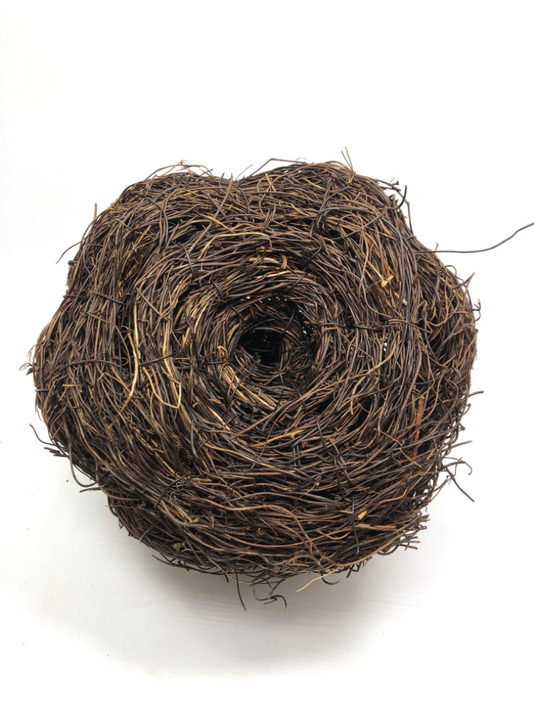 LARGE TWIG PUMPKIN DECOR.