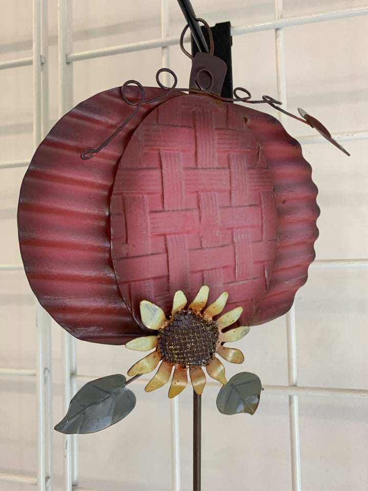 TIN RED PUMPKIN YARD STAKE.