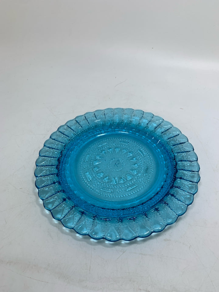 FOOTED LIGHT BLUE TEXTURED PLATE SCALLOP.