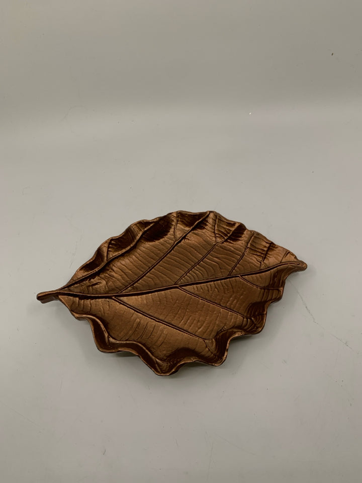 METAL RUST COLORED TEXTURE LEAF SHAPE CATCH ALL DISH.