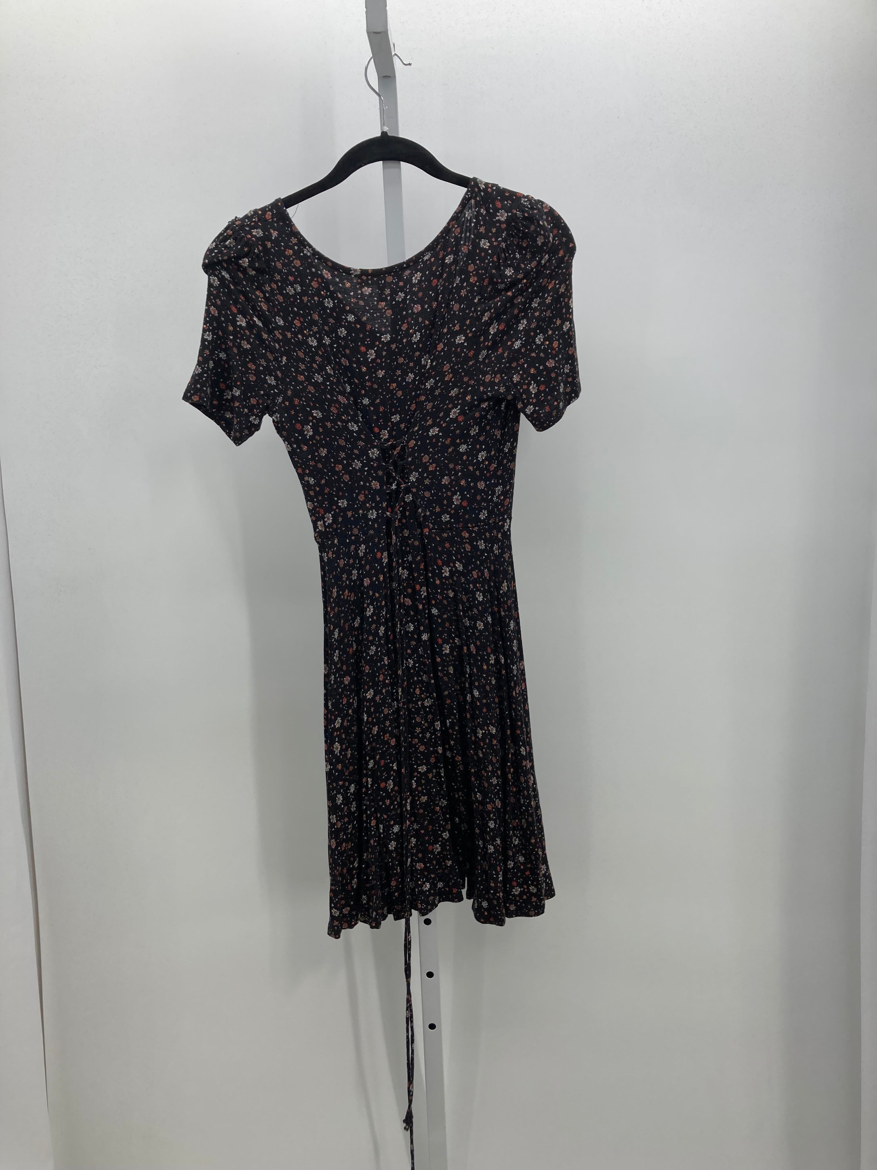 monteau Size Medium Juniors Short Sleeve Dress