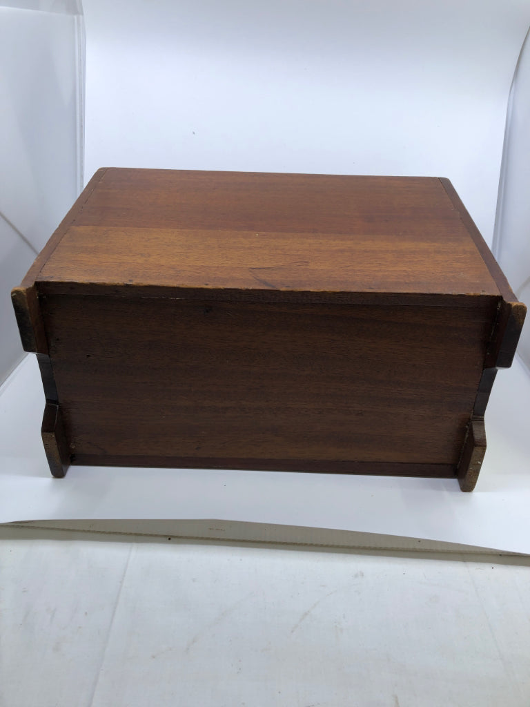 VTG DARK WOOD MAGAZINE RACK.