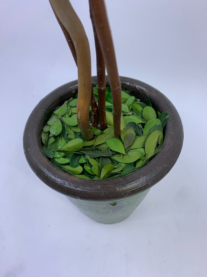 FAUX GREEN TOPIARY IN GREEN POT.