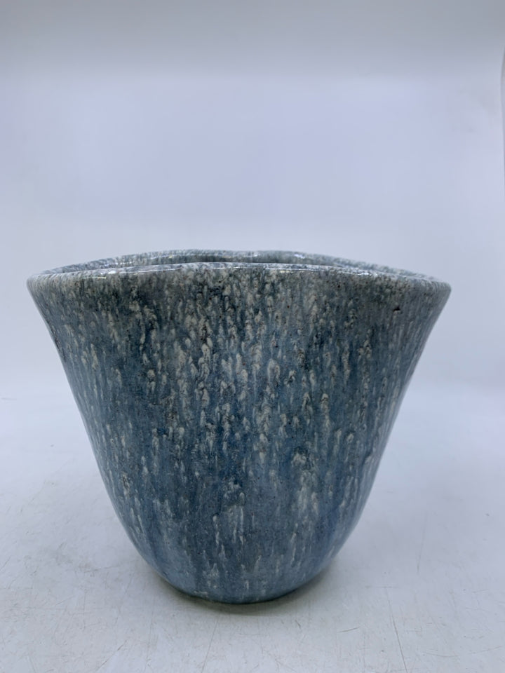 BLUE W/ WHITE DETAILS LARGE VASE.