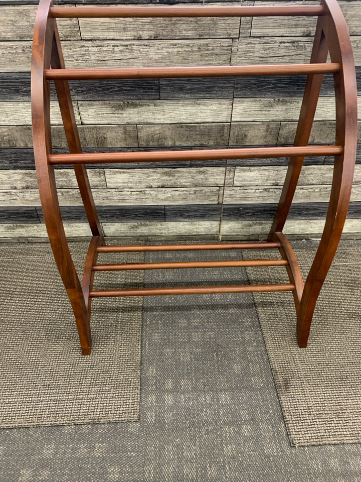DK WOOD CURVED BLANKET RACK.
