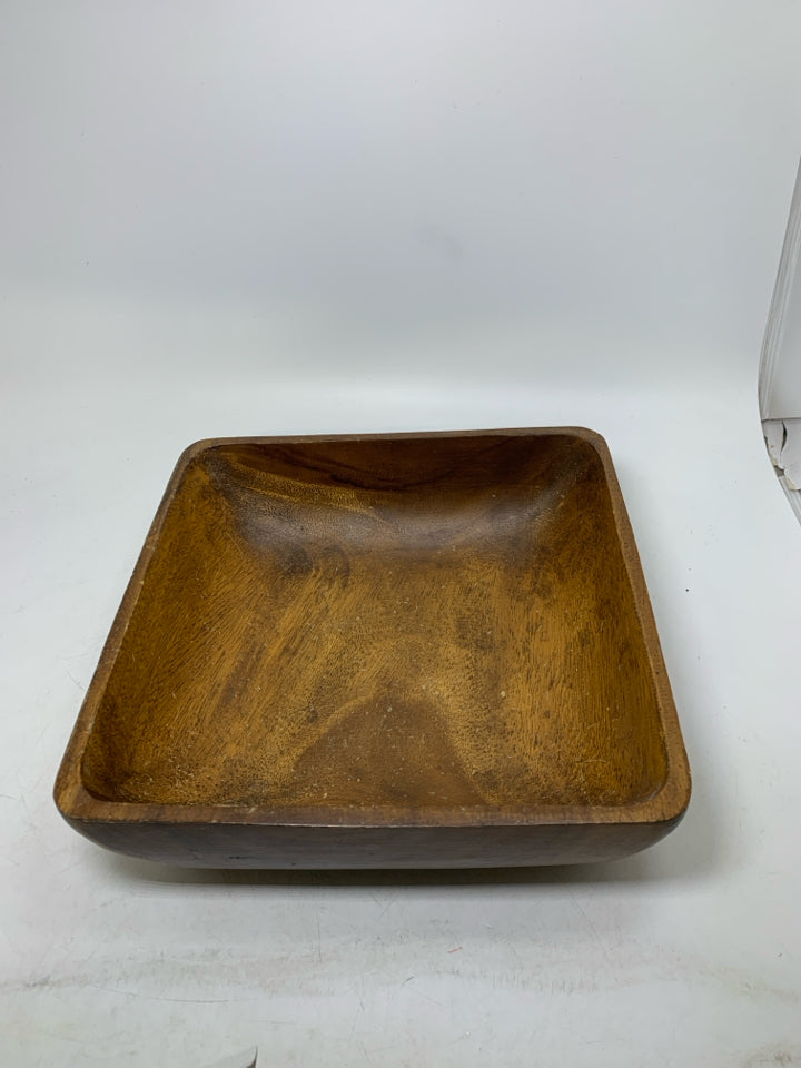 LARGE WOOD SQUARE BOWL.