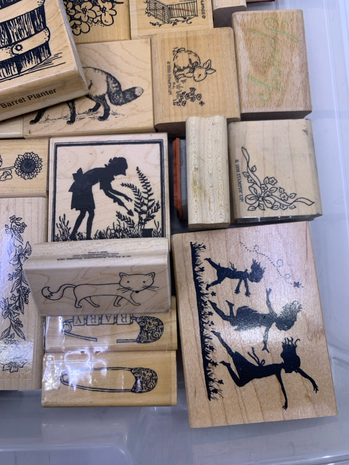 35 ASSORTED STAMPS IN CLEAR PLASTIC CASE.