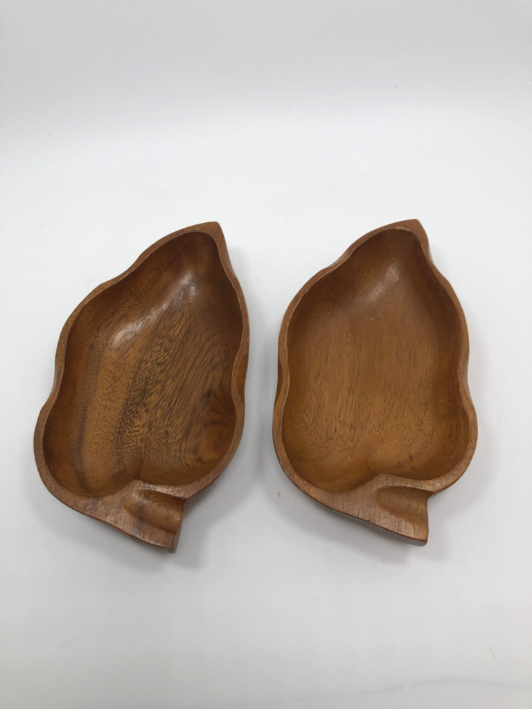 2 LEAF SHAPED WOOD BOWLS.