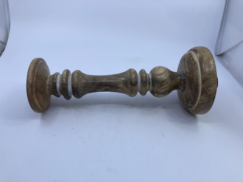 WOOD PILLAR CANDLE HOLDER WHITE WASHED.