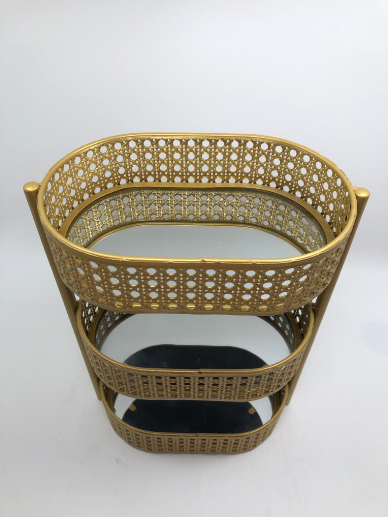 3 TIER METAL ORGANIZER SHELF.