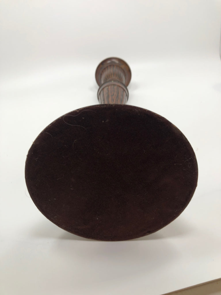 BROWN METAL PILLAR CANDLE HOLDER.