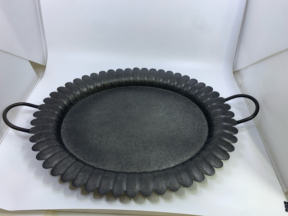 BLACK METAL SUNFLOWER SHAPED TRAY W/HANDLES.