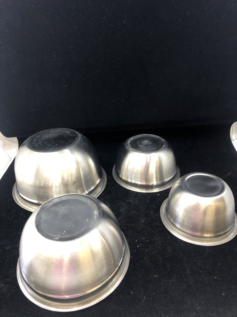 4 NESTING STAINLESS STEEL BOWLS.