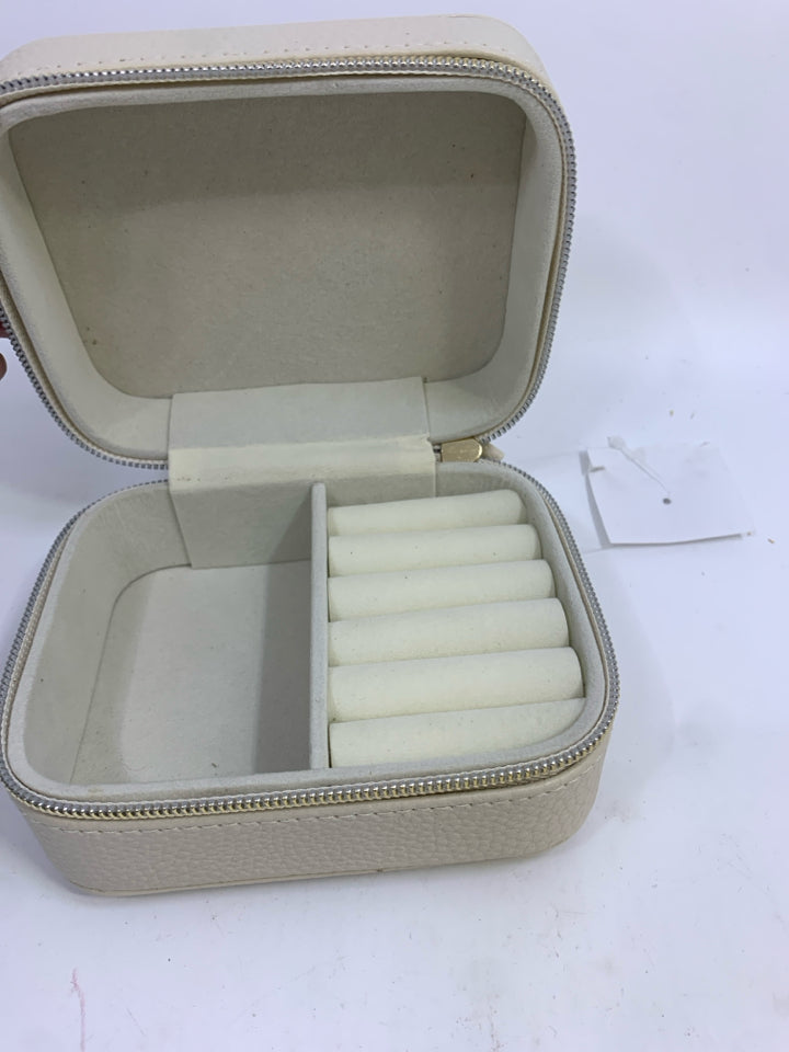 TAYLOR MADISON JEWELRY TRAVEL CASE CREAM.