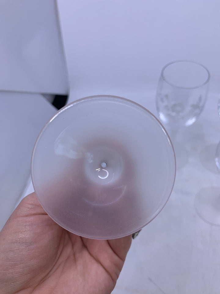 4 FROSTED STEMS W/ HUMMING BIRDS WINE GLASSES.