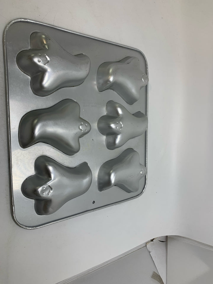 VTG WILTON 6 SLOT GHOST BAKE PAN.