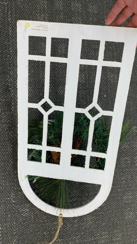 SM WINDOW PANE W/CHRISTMAS WREATH.