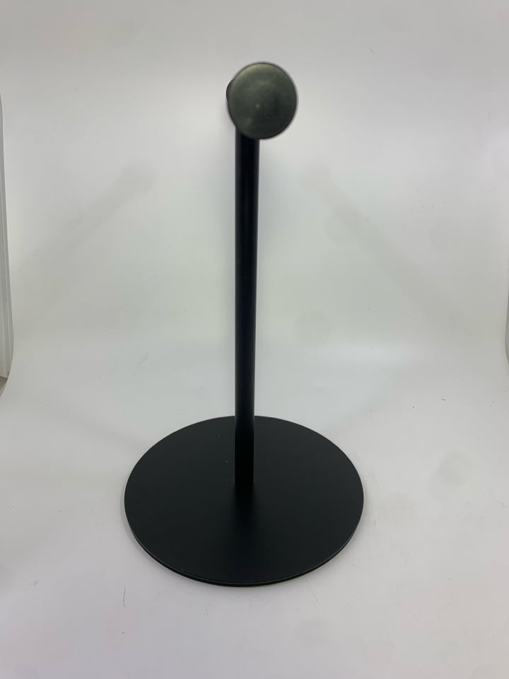 BLACK METAL ADJUSTABLE JEWELRY STAND.
