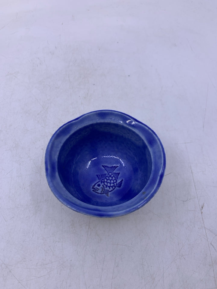 SMALL TEXTURED BROWN OUTSIDE W/ BLUE INSIDE FISH BOWL.