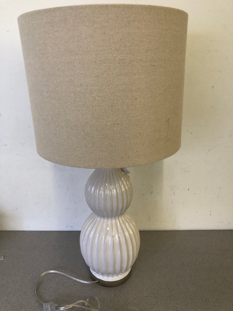 3D FLOWERS 3 WAY LAMP.