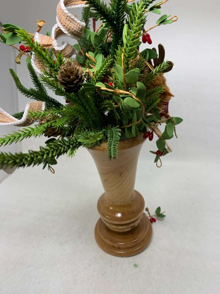 WOOD VASE W/ CHRISTMAS BOUQUET.