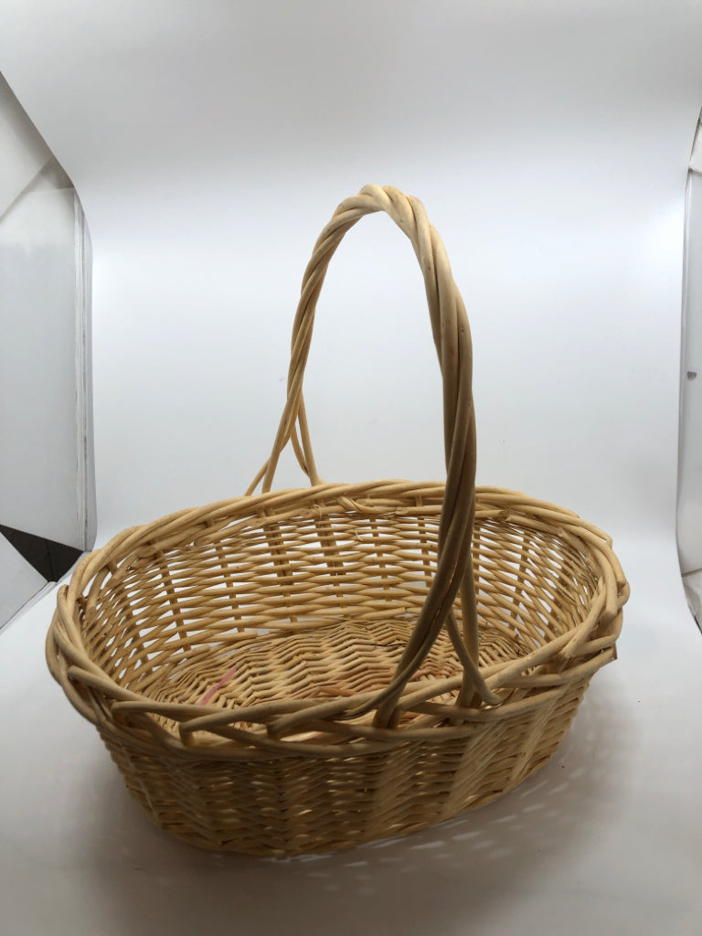 THICK WOVEN WICKER BASKET.