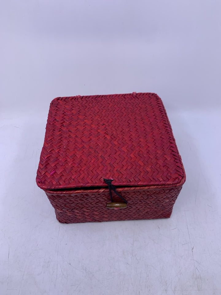RED WOVEN SQUARE BASKET W/ LID.