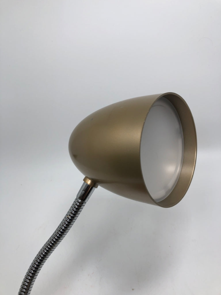 GOLD METAL ADJUSTABLE DESK LAMP.