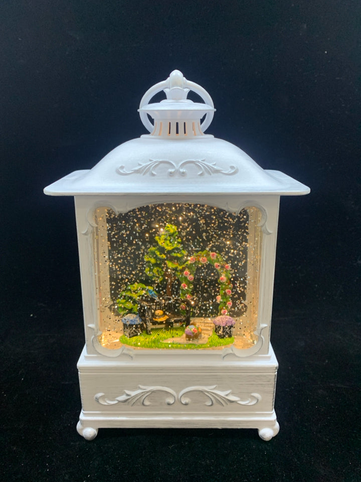 LIGHT-UP GARDEN GLITTER GLOBE.
