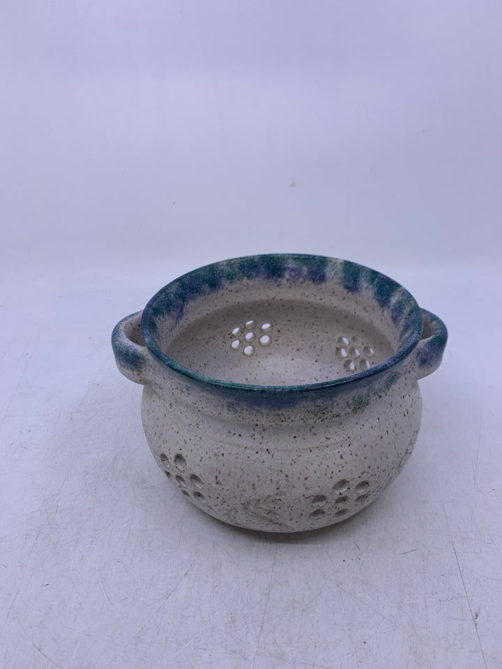 WHITE SPECKLED STRAINER W/ GREEN/BLUE RIM.