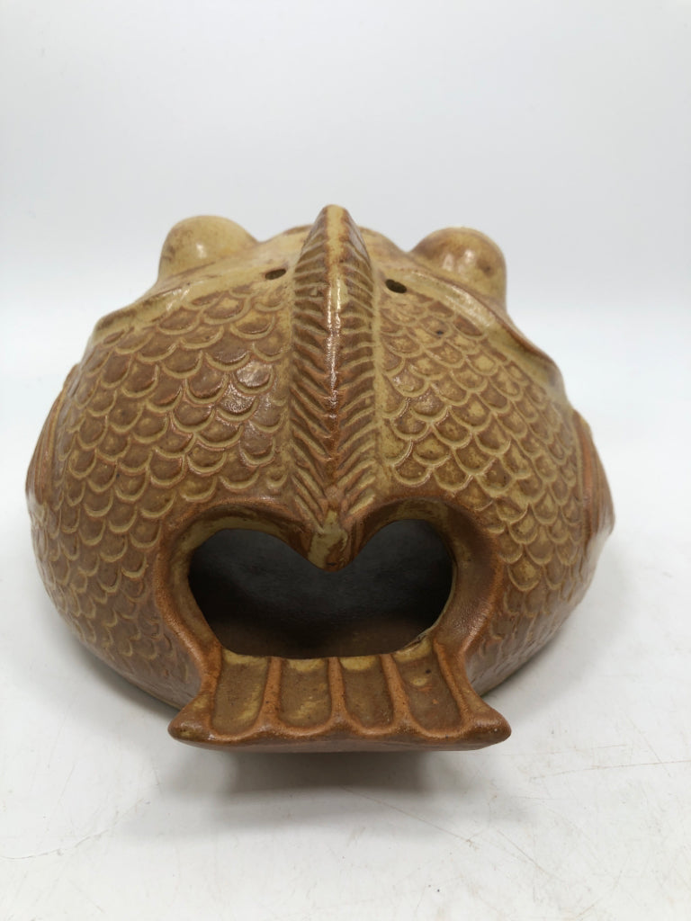POTTERY FISH SPONGE HOLDER.