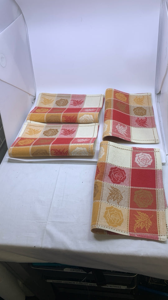 4 RED CHECKERED LEAVES PLACEMATS.