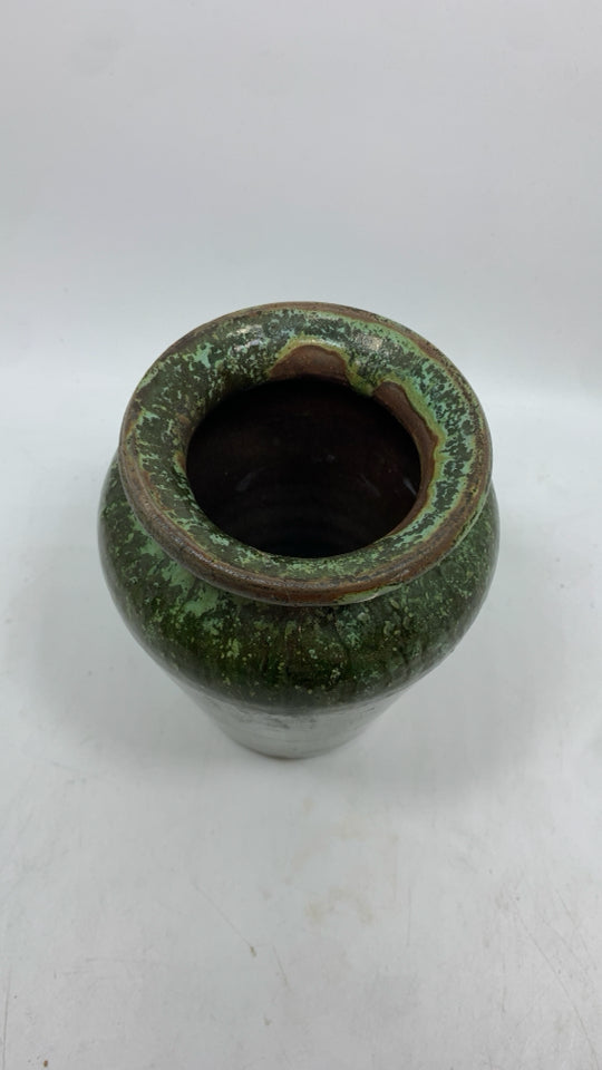 GREEN CRACKLE GLAZE POTTERY VASE.