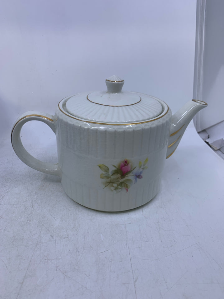 VTG ELLGREAVE TEA POT W/ PINK ROSES GOLD DETAILS.