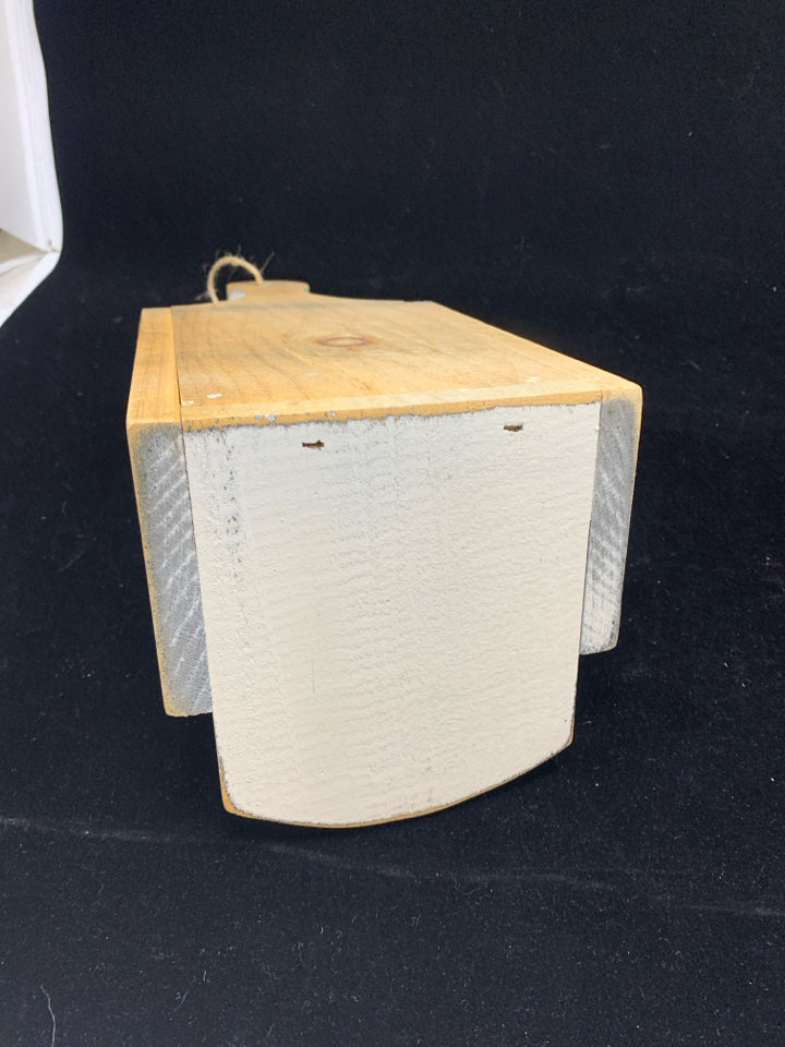 CREAM WOODEN DISTRESSED HANGING CANDLE HOLDER.