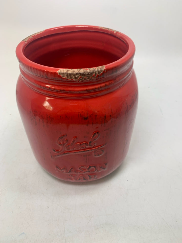 CERAMIC MASON JAR UTENSIL HOLDER.