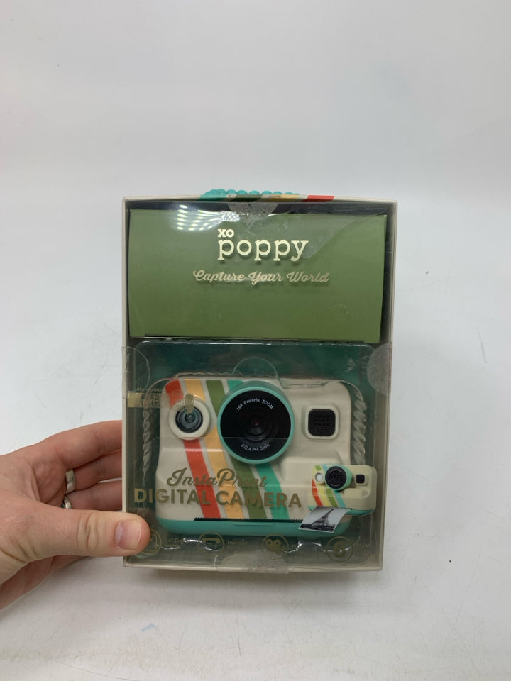NIB POPPY INSTANT PRINT DIGITAL CAMERA.